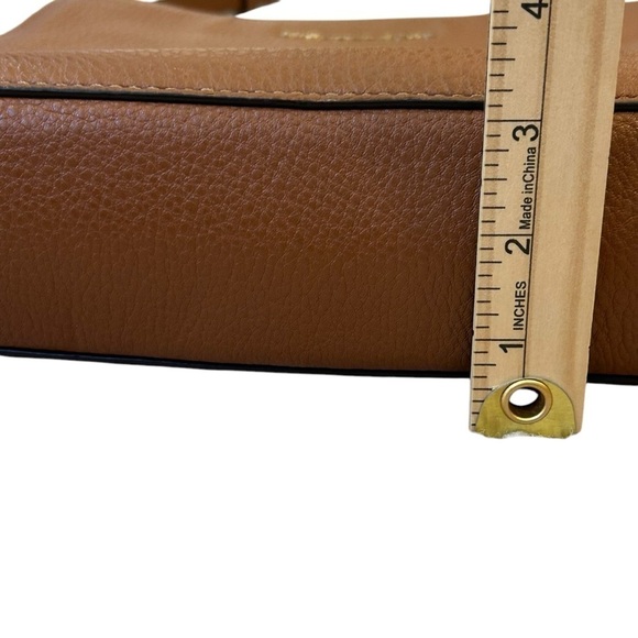 Michael Kors Brown Shoulder Bag with Elegant Design - Picture 4 of 11